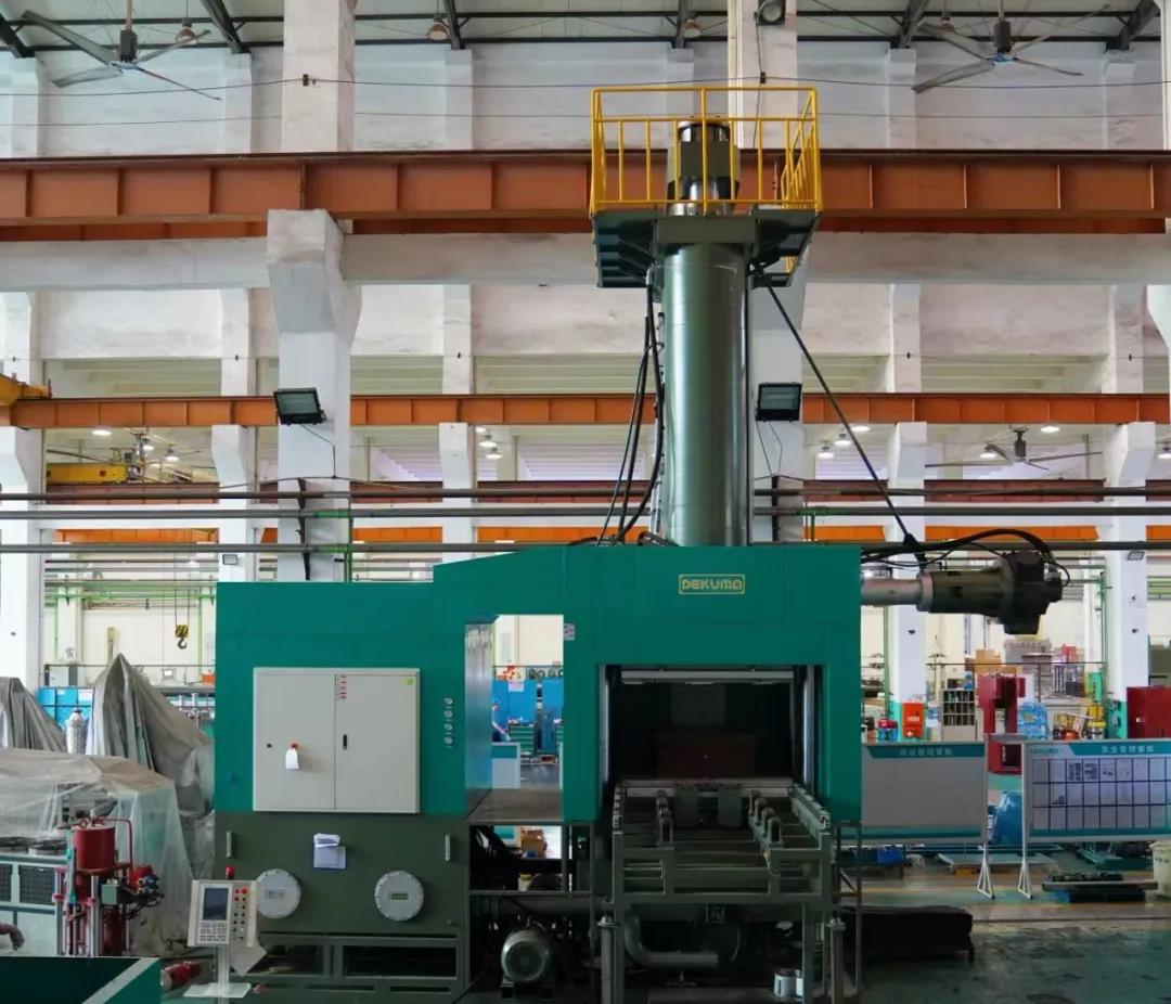 德科摩RV1600橡膠注射成型機(jī)：特大型橡膠制品生產(chǎn)的理想之選